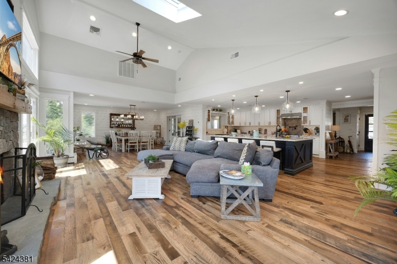 Pines Lake Community - Residential