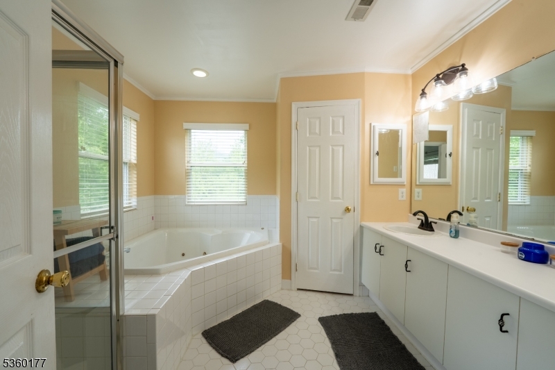 Hardyston Twp., New Jersey 07419, United States, 3 Bedrooms Bedrooms, ,3 BathroomsBathrooms,Residential,Active,137714