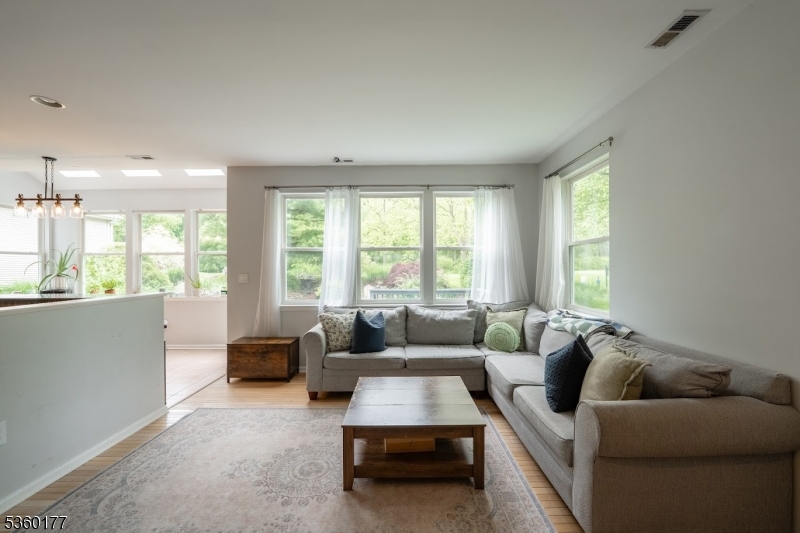 Hardyston Twp., New Jersey 07419, United States, 3 Bedrooms Bedrooms, ,3 BathroomsBathrooms,Residential,Active,137714