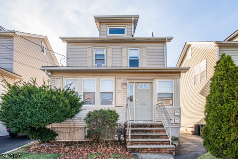 Spacious one bedroom apartment spanning the second and third stories of a two family home.  Beautiful hardwood floors and tons of natural light.  There is a bonus room in the attic currently being used as a bedroom.  Located close to downtown Union and all major highways.  Schedule a showing today.