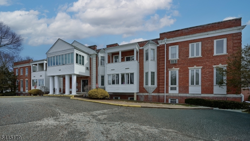 CRESTWOOD PK CONDO -ANNEX - Residential