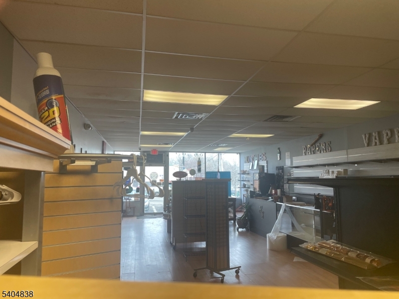 DOWNTOWN - Commercial Lease