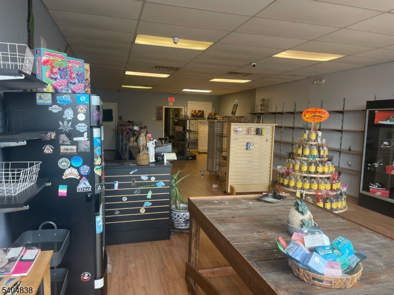 DOWNTOWN - Commercial Lease