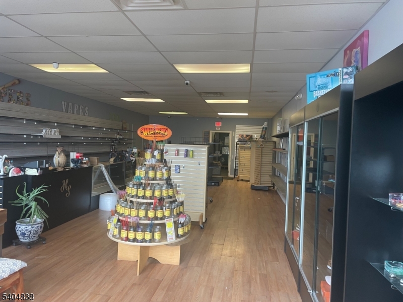 DOWNTOWN - Commercial Lease