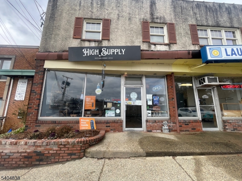 DOWNTOWN - Commercial Lease
