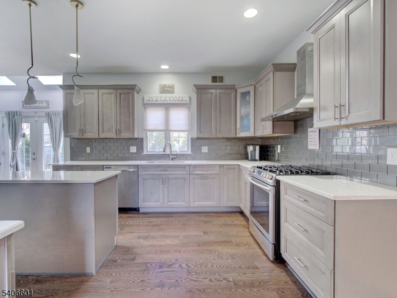 POETS PEAK - Residential