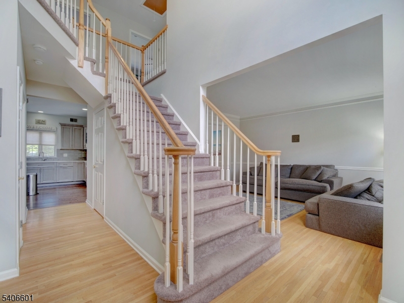 POETS PEAK - Residential