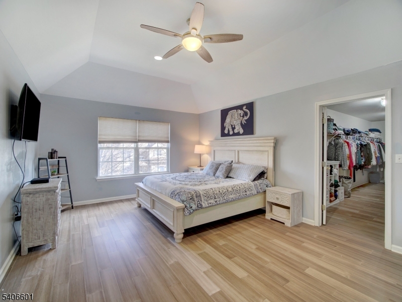 POETS PEAK - Residential