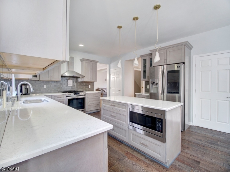 POETS PEAK - Residential