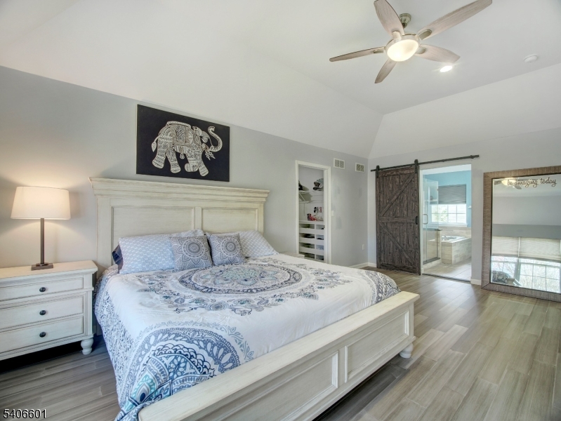 POETS PEAK - Residential