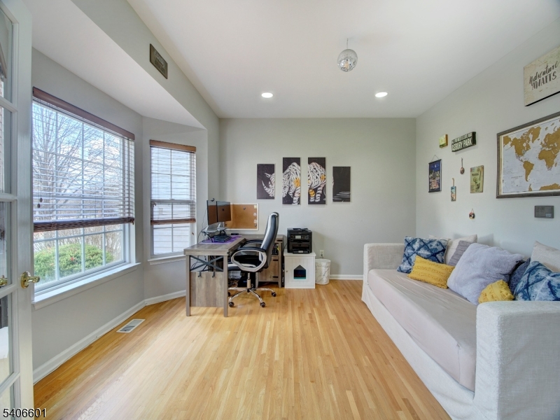 POETS PEAK - Residential