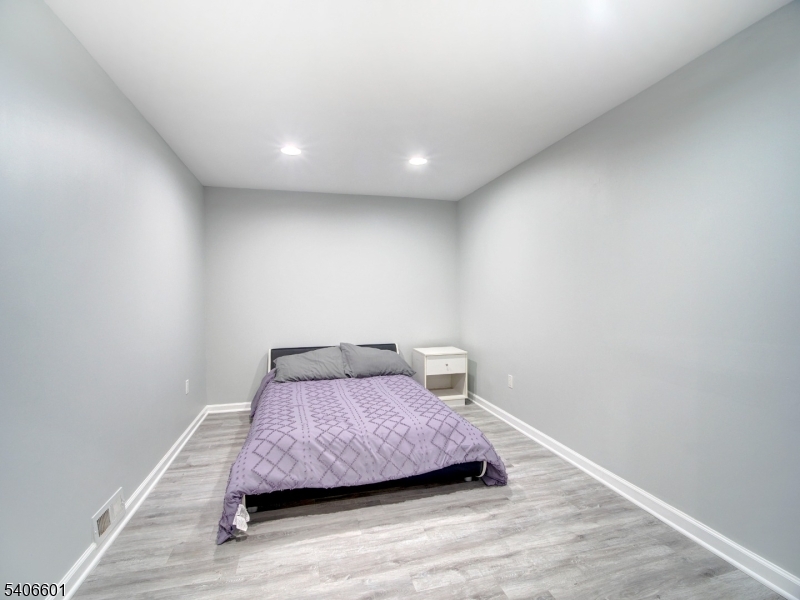 POETS PEAK - Residential