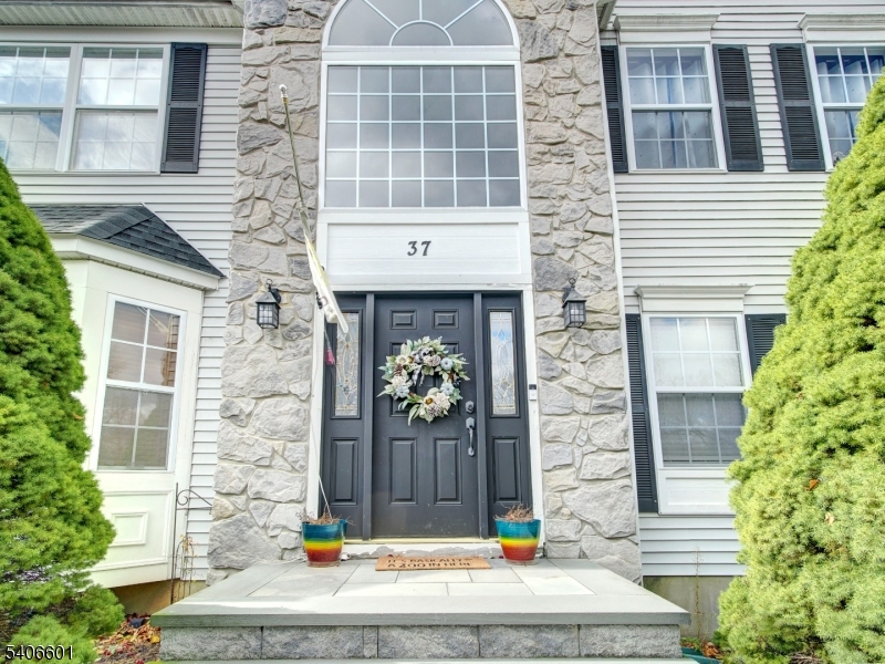 POETS PEAK - Residential