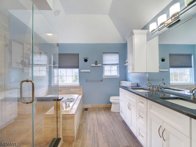 POETS PEAK - Residential