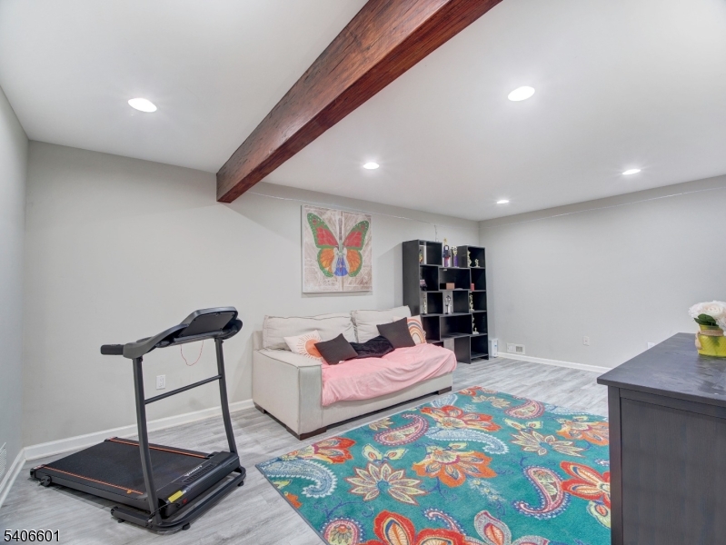 POETS PEAK - Residential