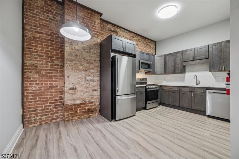 Somerville Boro, New Jersey 08876, United States, 2 Bedrooms Bedrooms, ,2 BathroomsBathrooms,Residential,Active,178358