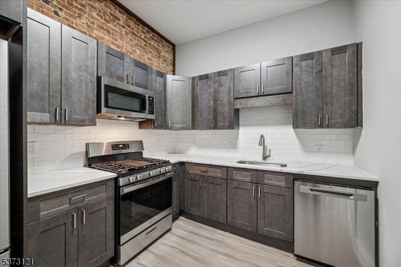 Somerville Boro, New Jersey 08876, United States, 2 Bedrooms Bedrooms, ,2 BathroomsBathrooms,Residential,Active,178358