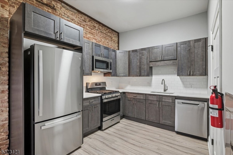 Somerville Boro, New Jersey 08876, United States, 2 Bedrooms Bedrooms, ,2 BathroomsBathrooms,Residential,Active,178358