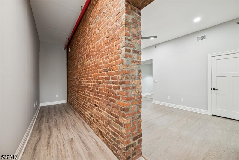 Somerville Boro, New Jersey 08876, United States, 2 Bedrooms Bedrooms, ,2 BathroomsBathrooms,Residential,Active,178358