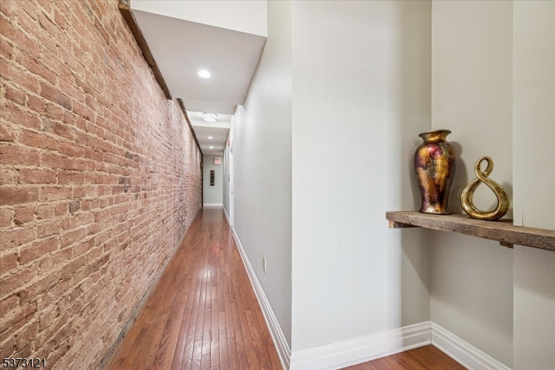 Somerville Boro, New Jersey 08876, United States, 2 Bedrooms Bedrooms, ,2 BathroomsBathrooms,Residential,Active,178358