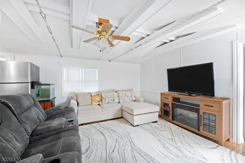 MLS: 3946459