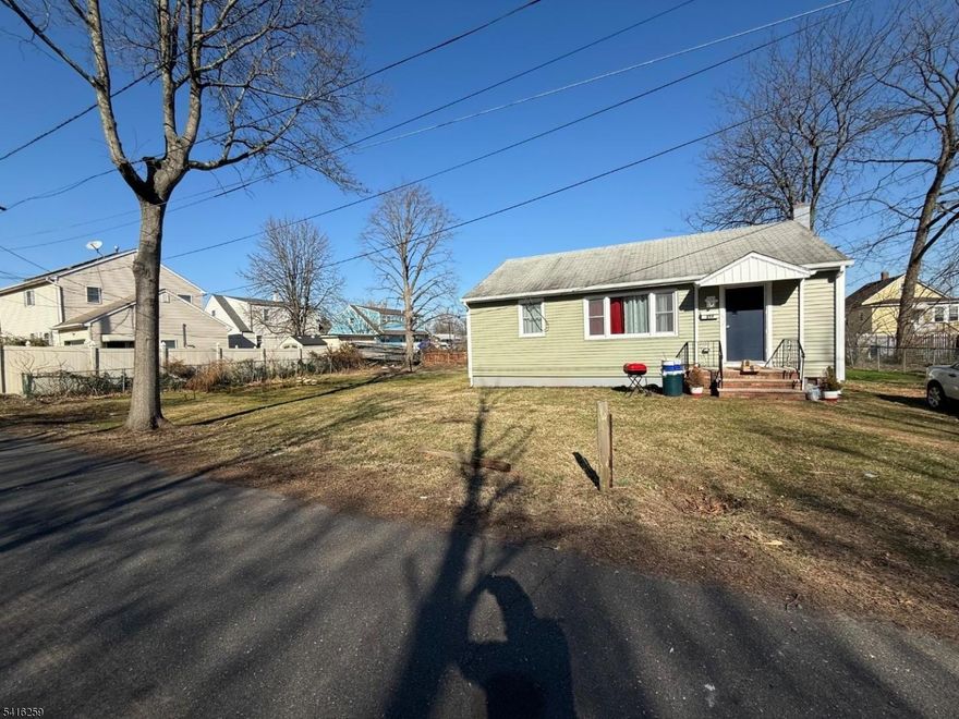 Two lots totalling 100x87. There are two adjactive lots, 211 and 217 s 20th. Quick closing possible.