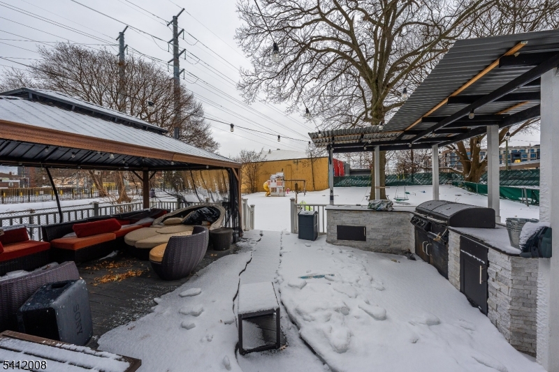 1960 / Renovated / 2022 - Residential