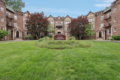 4 Riverside Dr Unit 203, Cranford Twp., NJ 07016 - #: 3961558