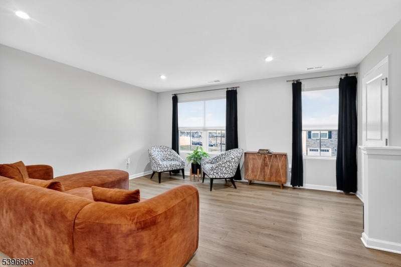 Hawk Pointe - Residential