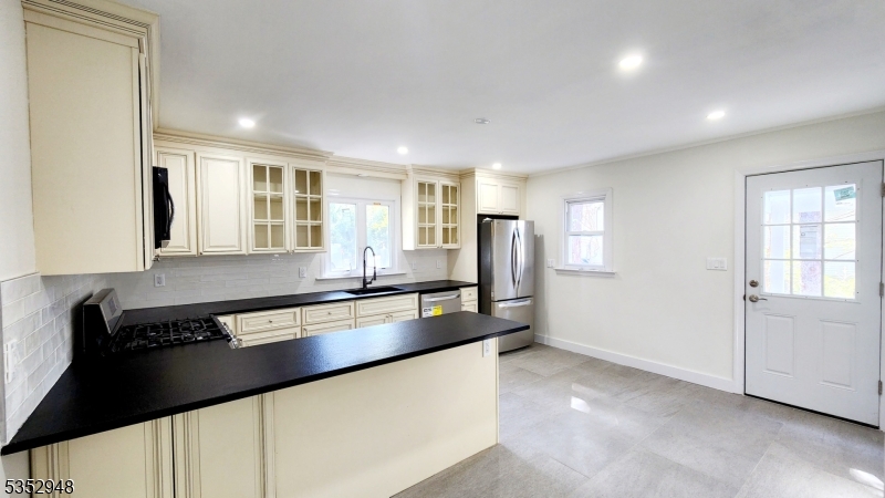 52 Bellows Ln