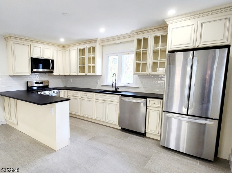52 Bellows Ln