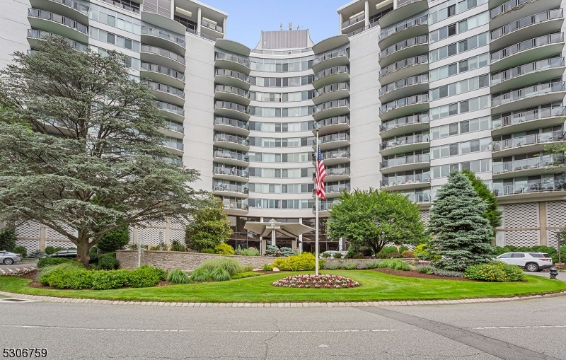 View Verona Twp., NJ 07044 condo