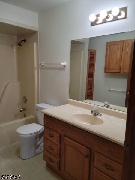 Wantage Twp., New Jersey 07461, United States, 2 Bedrooms Bedrooms, ,1 BathroomBathrooms,Residential,Active,194586