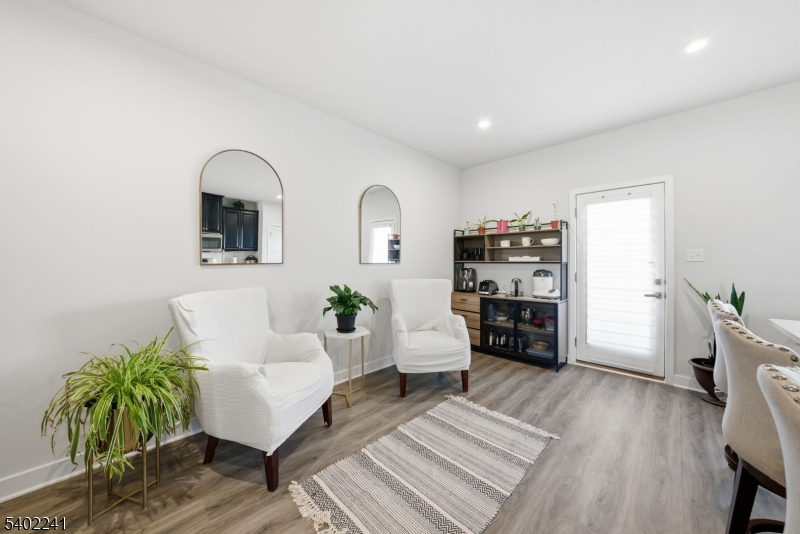 La Mer - Residential