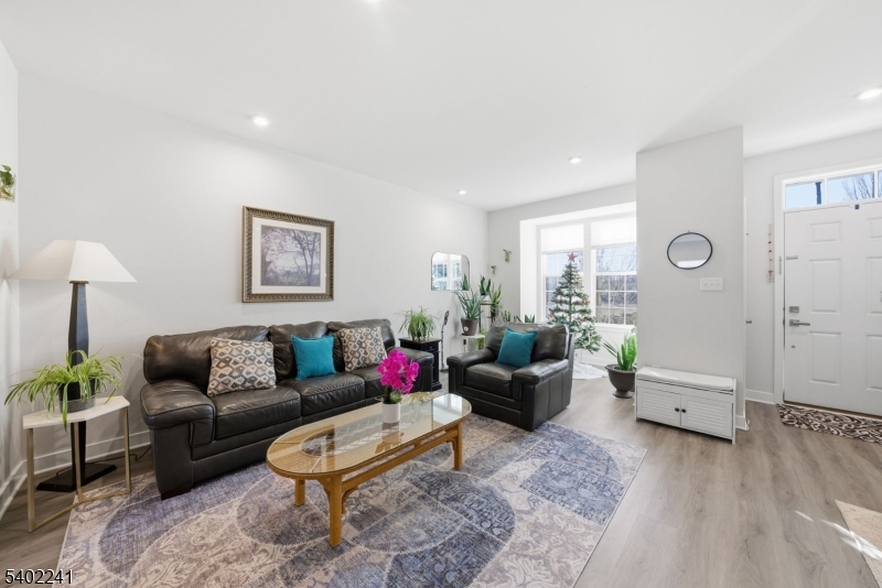 La Mer - Residential