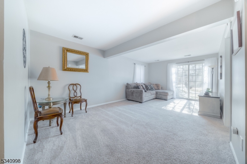 Bernards Twp., New Jersey 07920, United States, 1 Bedroom Bedrooms, ,1 BathroomBathrooms,Residential,Pending,79394