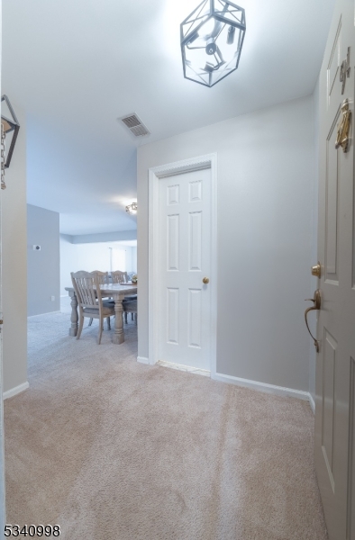 Bernards Twp., New Jersey 07920, United States, 1 Bedroom Bedrooms, ,1 BathroomBathrooms,Residential,Pending,79394