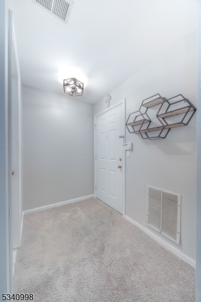 Bernards Twp., New Jersey 07920, United States, 1 Bedroom Bedrooms, ,1 BathroomBathrooms,Residential,Pending,79394