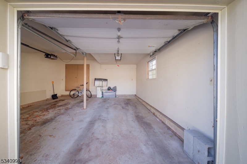 Bernards Twp., New Jersey 07920, United States, 1 Bedroom Bedrooms, ,1 BathroomBathrooms,Residential,Pending,79394