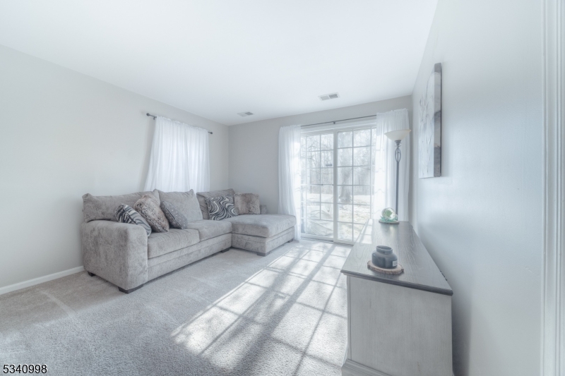 Bernards Twp., New Jersey 07920, United States, 1 Bedroom Bedrooms, ,1 BathroomBathrooms,Residential,Pending,79394