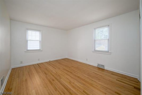 180 MOUNTAINVIEW AVE, NUTLEY, NJ 07110 - Image 3c02dcd3dba6739bf57b2da7bd8eff28/1587679226