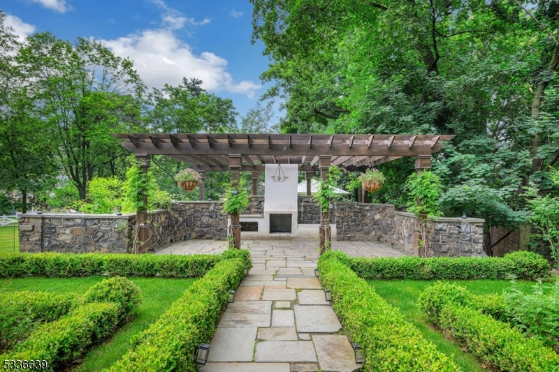 Llewellyn Park - Residential