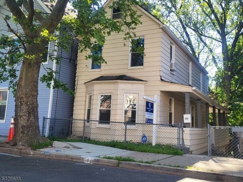 82 Palm St, Newark City, NJ 07106 - #: 3947885