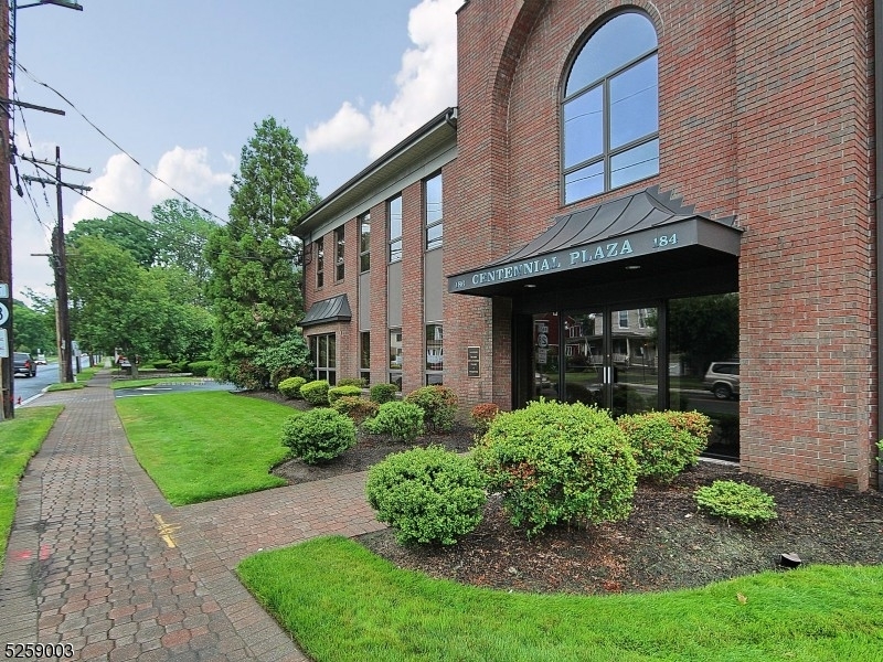 DOWNTOWN - Commercial Lease