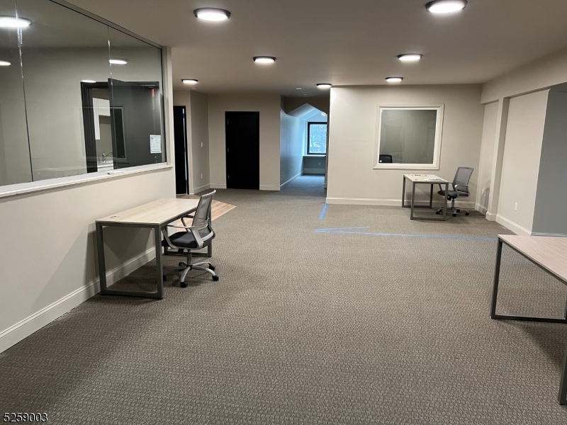 DOWNTOWN - Commercial Lease