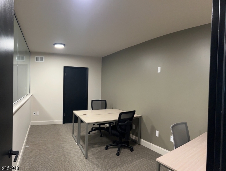 DOWNTOWN - Commercial Lease