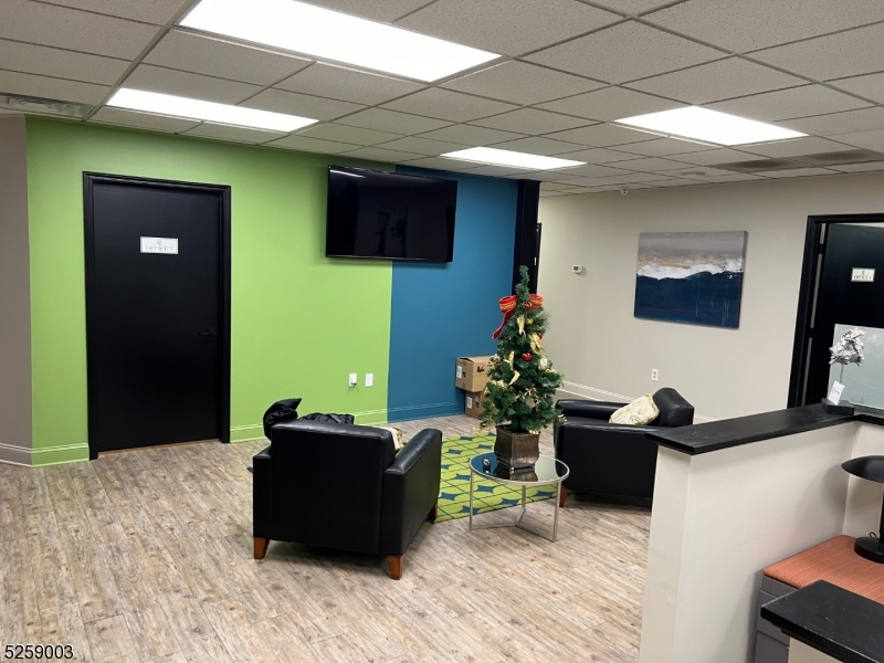 DOWNTOWN - Commercial Lease