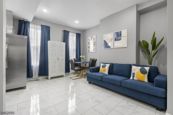 Photo 1 of 7 — 153 Danforth Ave 2, Jersey City, NJ 07305