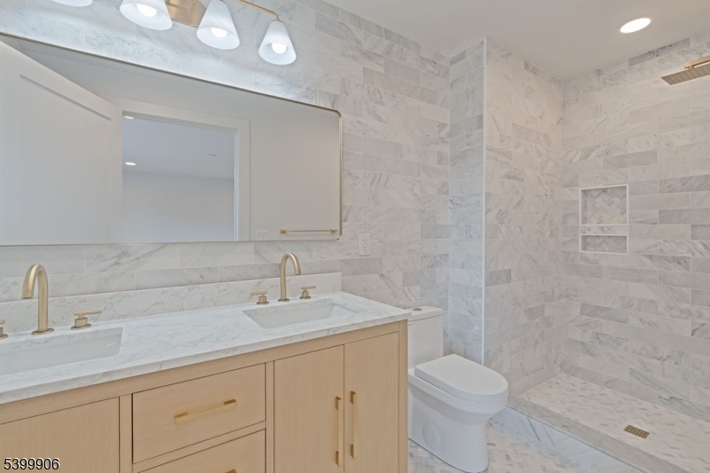 Avon Lakeview Townhomes - Residential