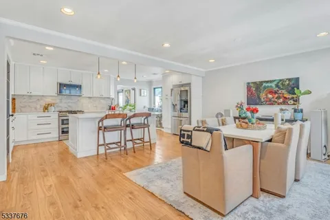 MLS: 3945477